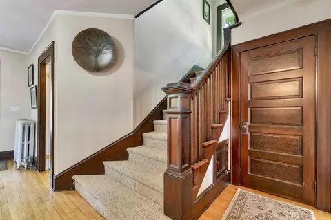 Entry Way - 159 N Main St, Wolfeboro, NH 03894 photo 4 of 6