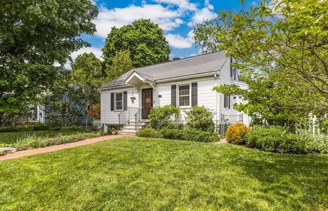 203 Melbourne St, Portsmouth, NH 03801