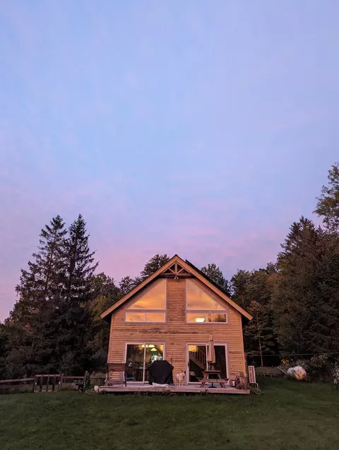 99 Bushnell Rd, Waitsfield, VT 05673