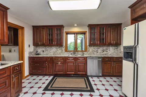Kitchen - 8 Longview Dr, Bow, NH 03304 photo 2 of 4