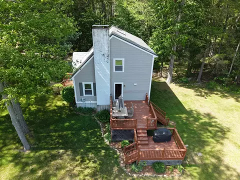 Exterior - 20 Purington Ln, Hampton, NH 03842 photo 7 of 8