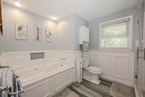Bath - 20 Purington Ln, Hampton, NH 03842 photo 2 of 4