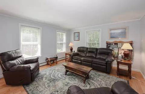 Living - 20 Purington Ln, Hampton, NH 03842 photo 2 of 3