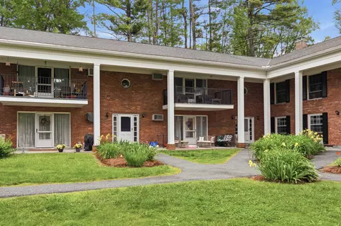 100 Kennedy Dr #39, South Burlington, VT 05403