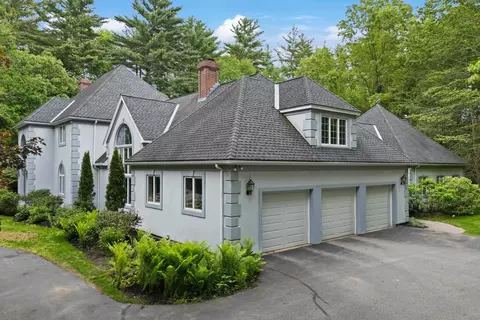 3 Oak Ln, Stratham, NH 03885