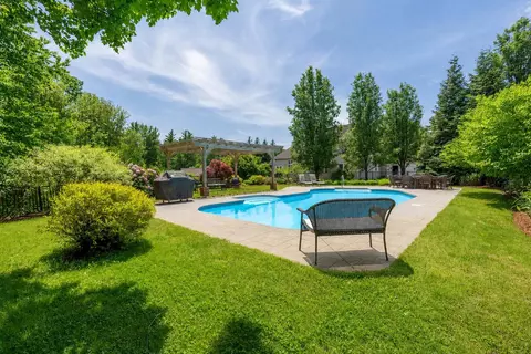 12 Rachel Way, Bedford, NH 03110