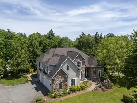 12 Rachel Way, Bedford, NH 03110