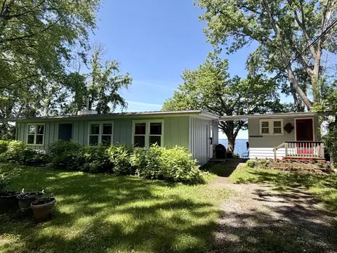 250 Maquam Shore Rd, Swanton, VT 05488