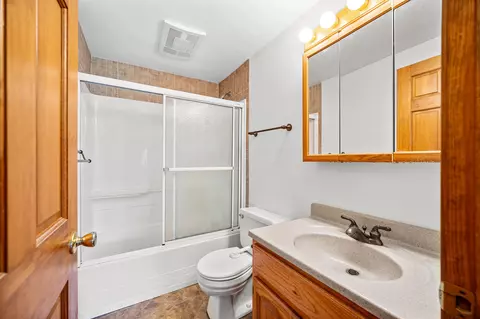 Bath - 164 E Hill Rd, Brookfield, VT 05036 photo 1 of 1