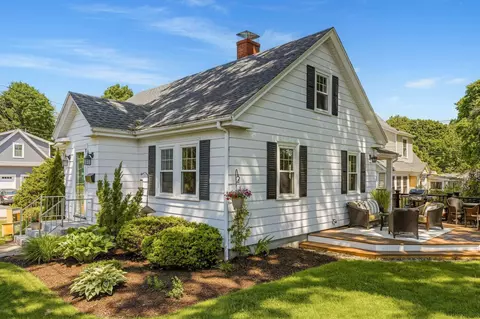 115 Fairview Ave, Portsmouth, NH 03801