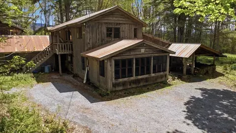 81 Honeysuckle Ln, Bennington, VT 05257
