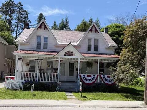 8-10 Caernarvon St, Fair Haven, VT 05743
