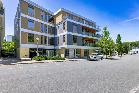 35 Railroad Row #C3-1, Hartford, VT 05001