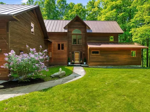 190 Red Tail Ln, Charlotte, VT 05445