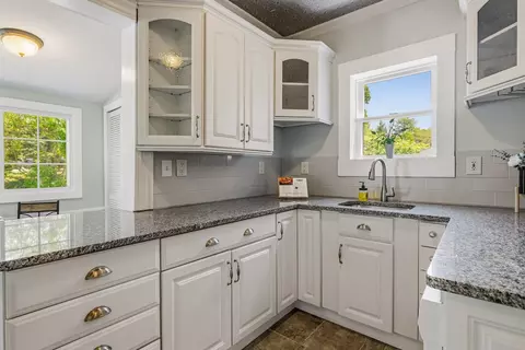 Kitchen - 25 Mill St, Epping, NH 03042 photo 4 of 7