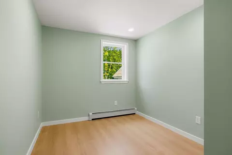 Bedroom - 25 Mill St, Epping, NH 03042 photo 4 of 10