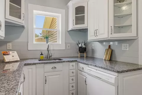 Kitchen - 25 Mill St, Epping, NH 03042 photo 5 of 7