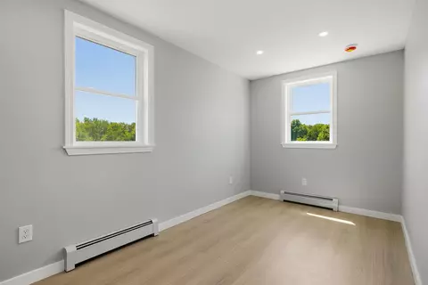 Bedroom - 25 Mill St, Epping, NH 03042 photo 5 of 10