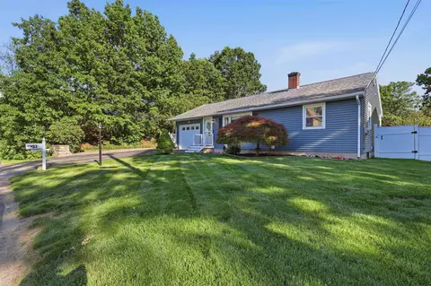 37 W Glenwood St, Nashua, NH 03060