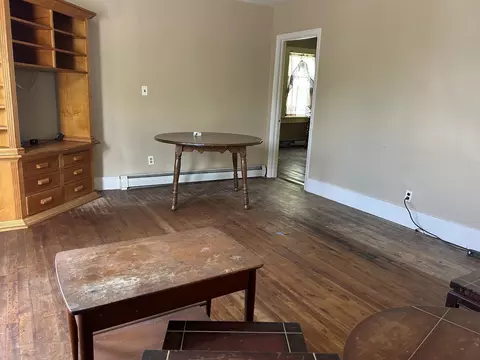 Living - 31 Glen Rd, Gorham, NH 03581 photo 2 of 4