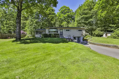 2 Dove St, Boscawen, NH 03303