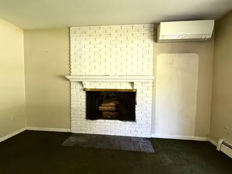 Living - 142 Pine Cir, Bennington, VT 05201 photo 5 of 6