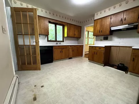 Kitchen - 142 Pine Cir, Bennington, VT 05201 photo 3 of 4