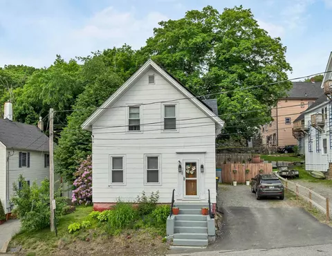 20 Baldwin St, Laconia, NH 03246