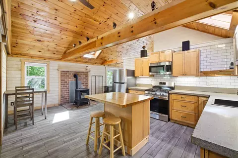 18 Third St, Windham, NH 03087