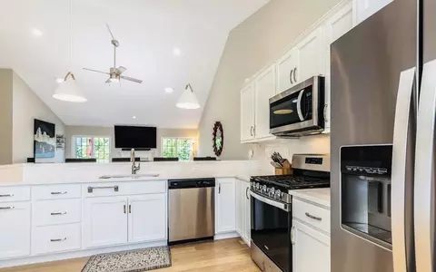 10 Cardinal Ln # A, Epping, NH 03042
