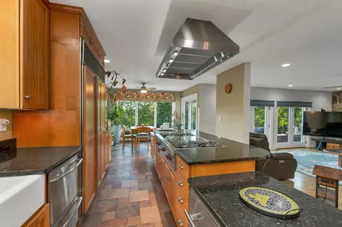 Kitchen - 75 Long Pond Rd, Dunbarton, NH 03046 photo 3 of 6