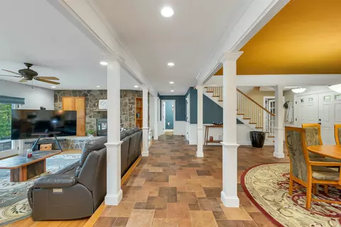 Entry Way - 75 Long Pond Rd, Dunbarton, NH 03046 photo 2 of 6