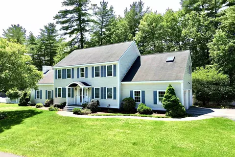 8 Sandstone Dr, Nashua, NH 03063