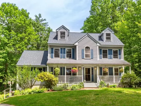 6 Tamarack Rd, Plaistow, NH 03865