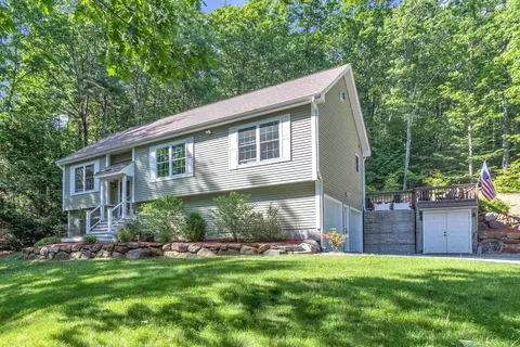 18 Lafrance Rd, Weare, NH 03281