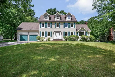 22 Greenfield Dr, Plaistow, NH 03865