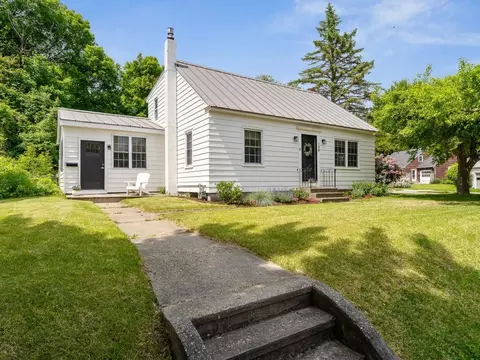 138 Village Grn, Burlington, VT 05401