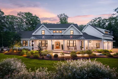 5 Primrose Ln, Cape Neddick, ME 03902