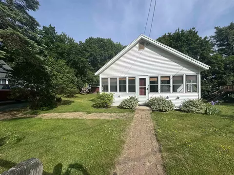 19 Huckins St, Ossipee, NH 03814