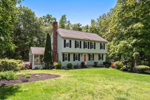 2 Grandview Rd, Windham, NH 03087