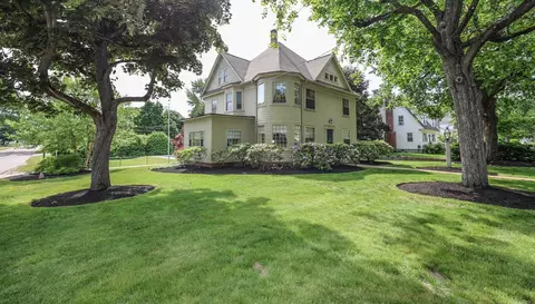 27 Eastman St, Nashua, NH 03060