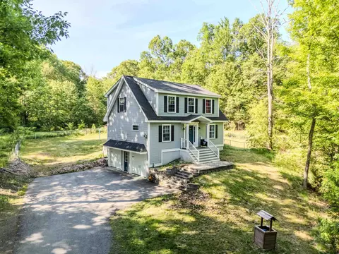 130 Concord Rd, Lee, NH 03861