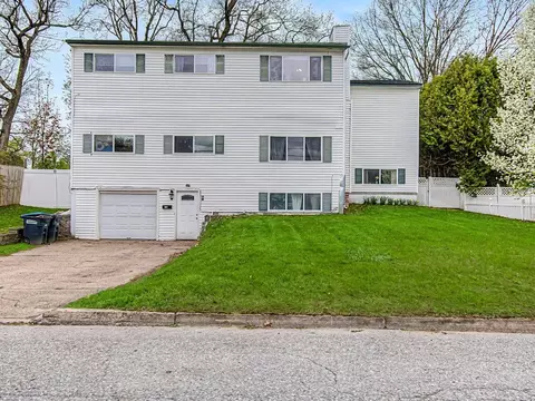 10 Suburban Sq, South Burlington, VT 05403