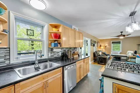 Kitchen - 49 Edgewater Ter, Milton, VT 05468 photo 4 of 5