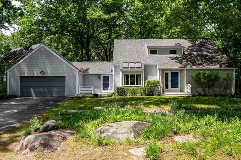 5 Fairchild Dr, Durham, NH 03824