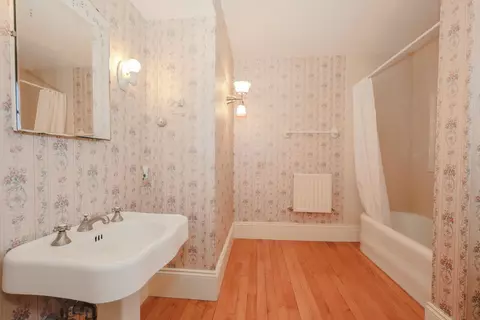 Bath - 34 Post Rd, North Hampton, NH 03862 photo 4 of 6