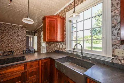 Kitchen - 34 Post Rd, North Hampton, NH 03862 photo 3 of 6
