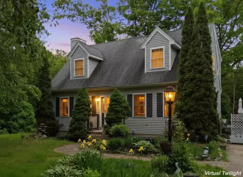 4 Norris Farm Rd, Raymond, NH 03077