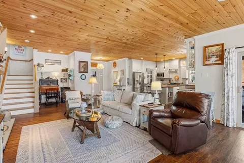 Living - 50 Gaumont Rd, Windham, NH 03087 photo 4 of 5