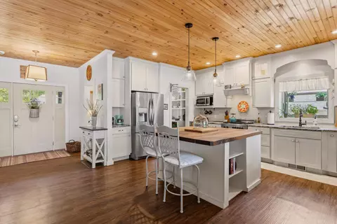 Kitchen - 50 Gaumont Rd, Windham, NH 03087 photo 1 of 8